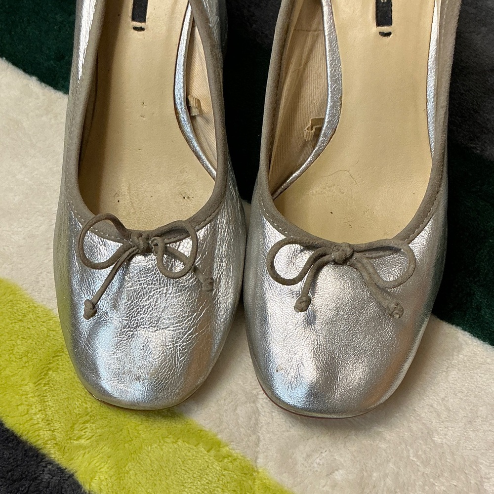 Zara Silver Ballet Flats with Bow Accent Size 4 - Picture 13 of 16
